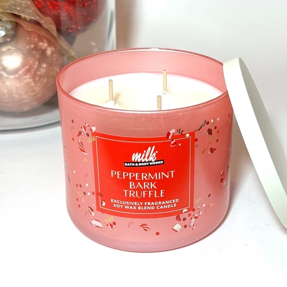 PEPPERMINT BARK TRUFFLE 3-Wick Candle - Picture 2 of 3